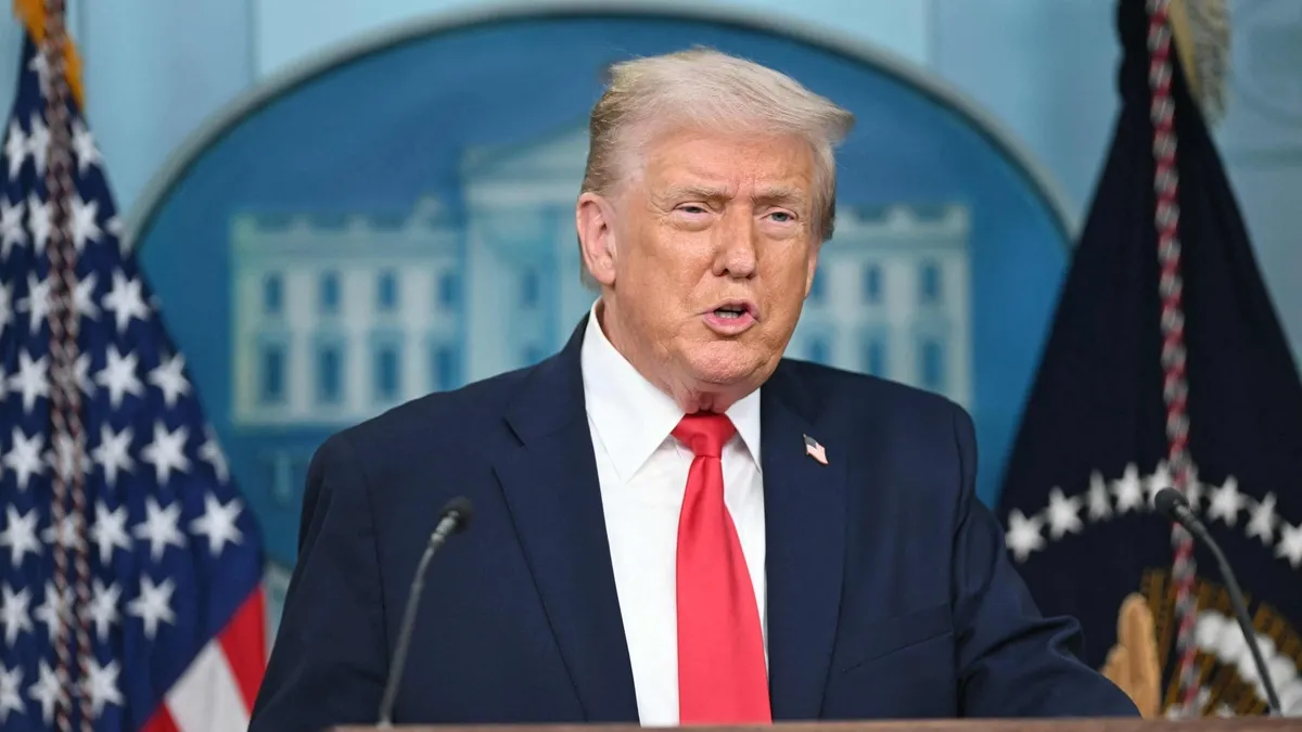 ABD Başkanı Donald Trump açıklamalarda bulunuyor