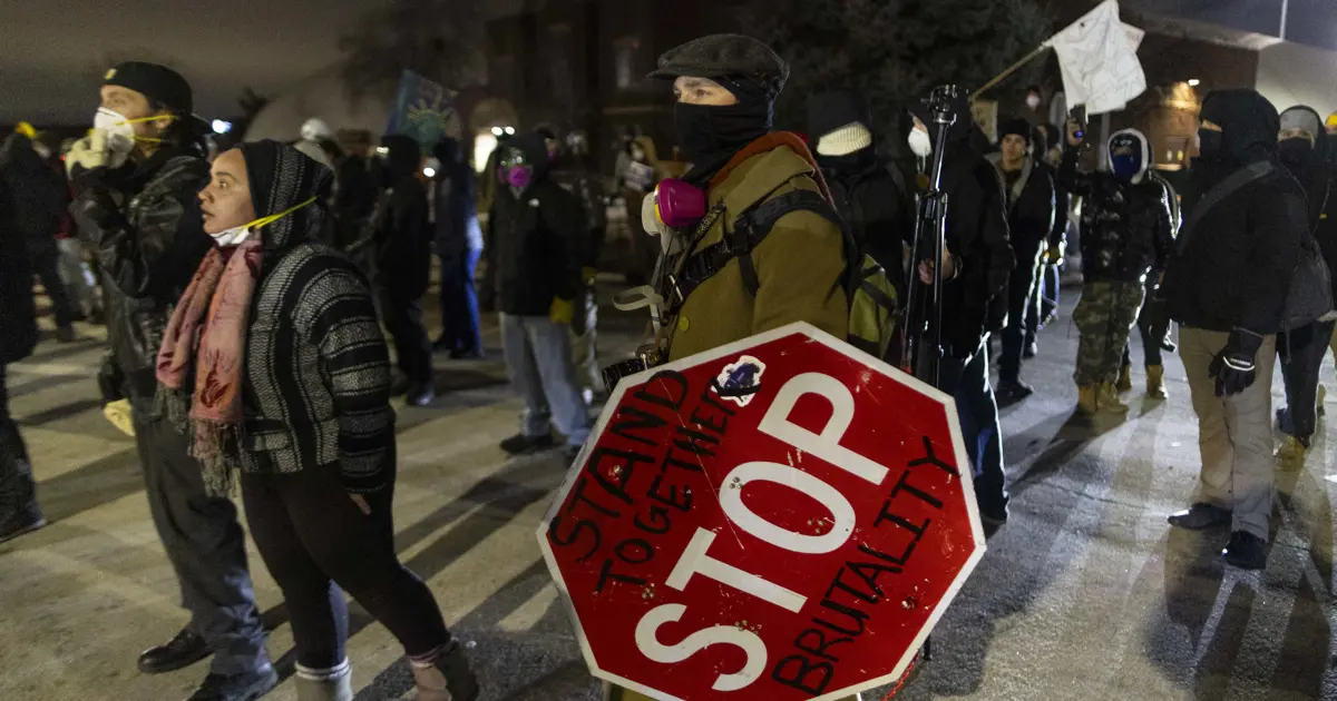 ABD’de Minnesota Valisi Walz ve 5 yerel yetkili mahkemeye çağırıldı