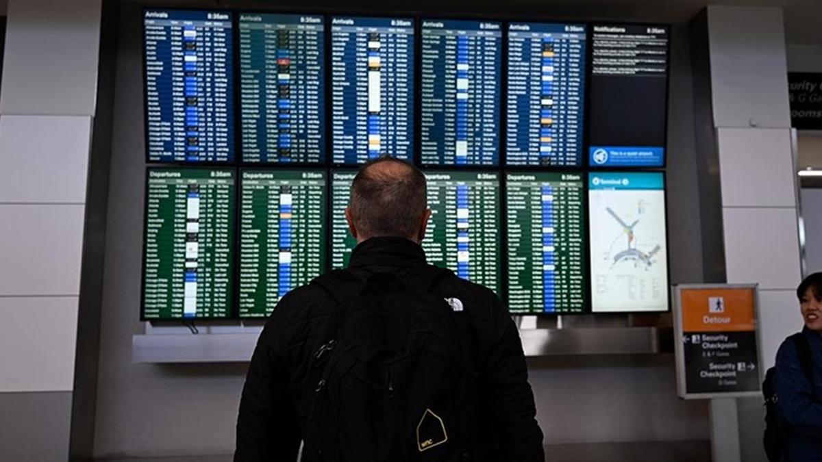 ABD’de kar fırtınası hayatı felç etti: 10 bine yakın uçuş iptal edildi