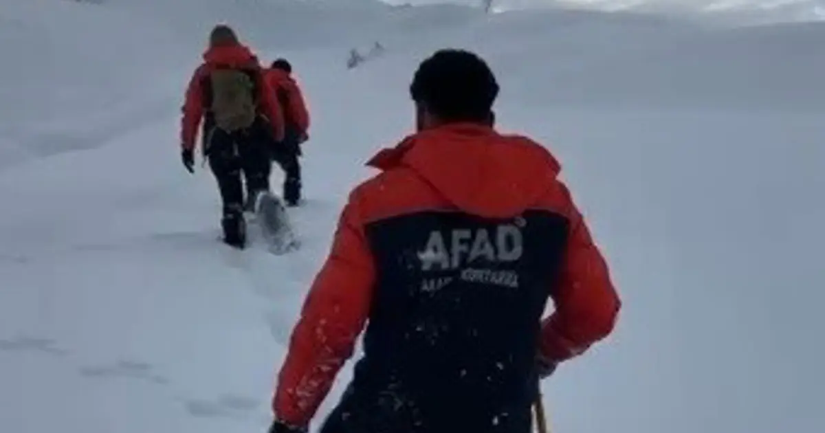 AFAD yoğun kar altında 4 saat yürüyerek aileye ulaştı, ihbar sahte çıktı