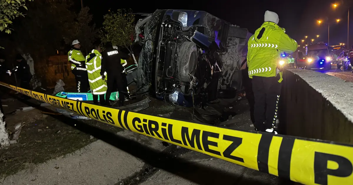 Adana’da otobüs devrildi, 8 kişi yaralandı
