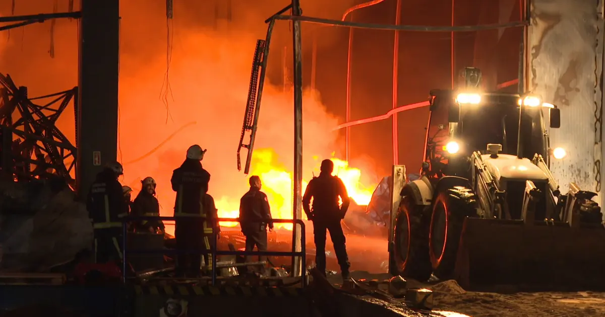 Alanya’da klima deposu alevlere teslim oldu