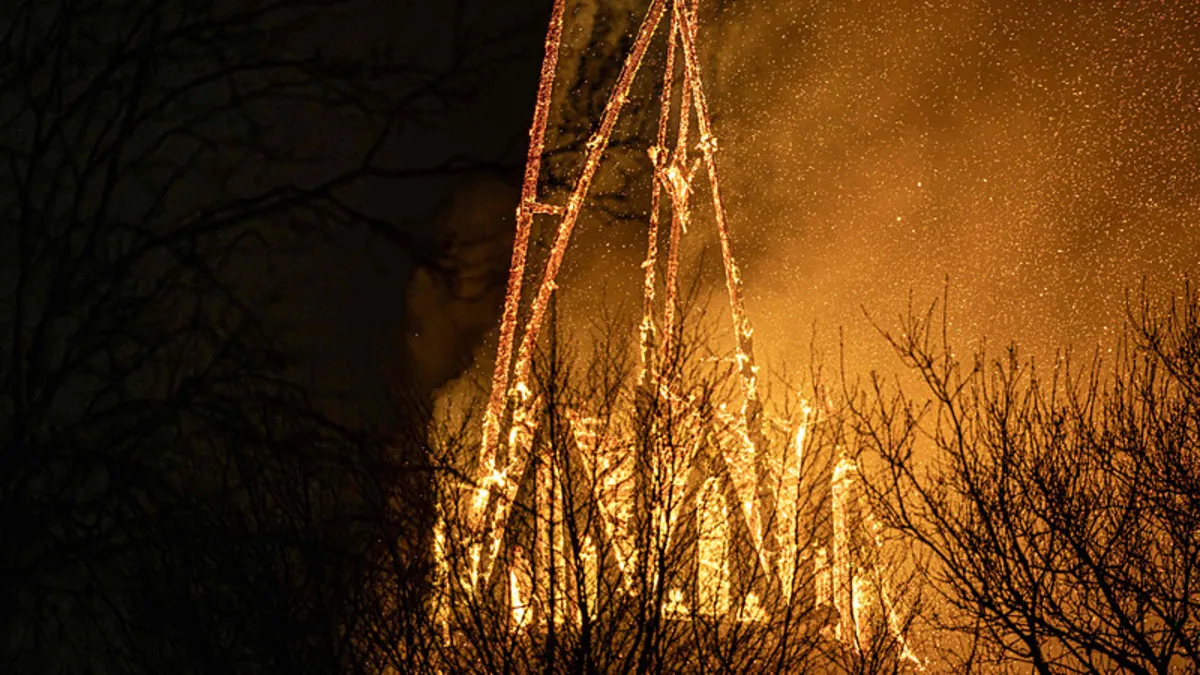 Amsterdam’daki tarihi Vondelkerk Kilisesi’nde yangın!