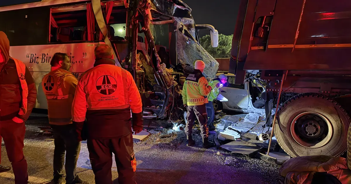 Anadolu Otoyolu’nda zincirleme kaza. 1 ölü, 27 yaralı