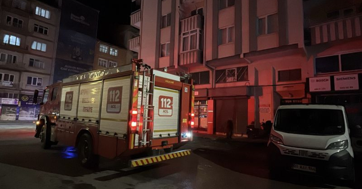 Apartman dairesindeki yangında 5 kişi dumandan etkilendi