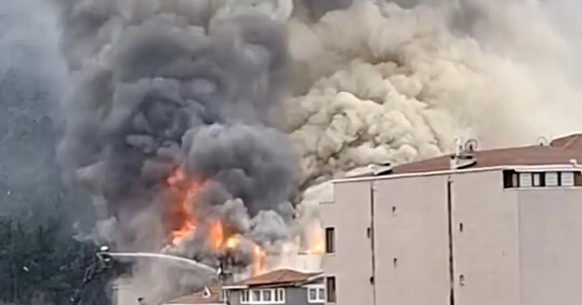 Ataşehir’de büyük yangın. Alevler binayı sardı