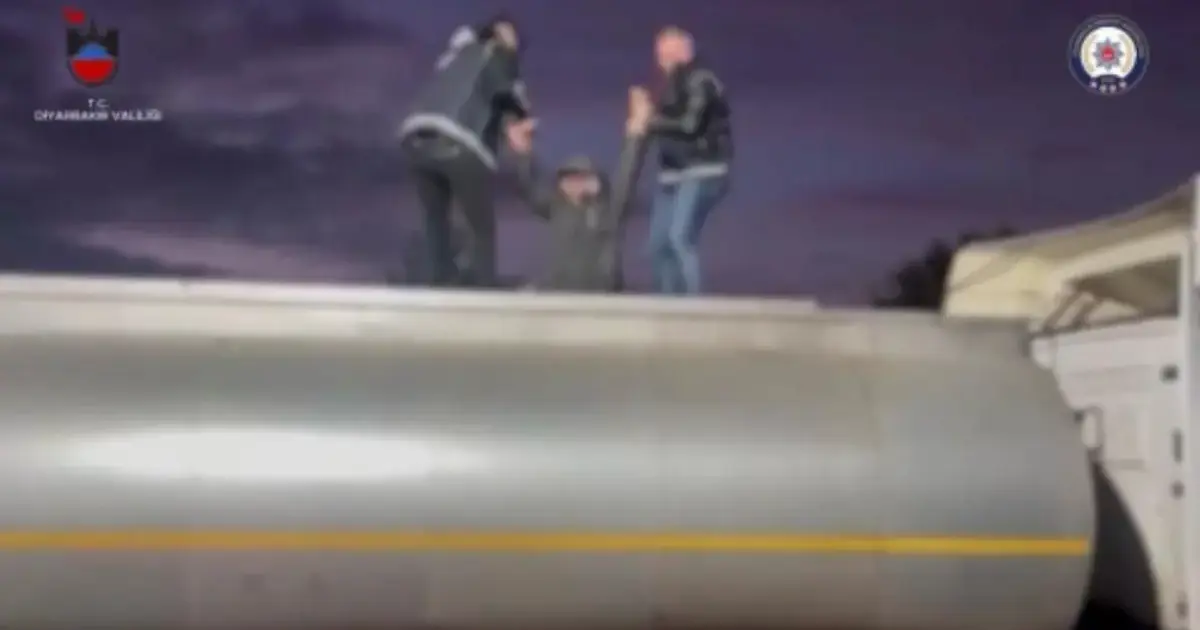 Atık tankerinden 32 kaçak göçmen çıktı