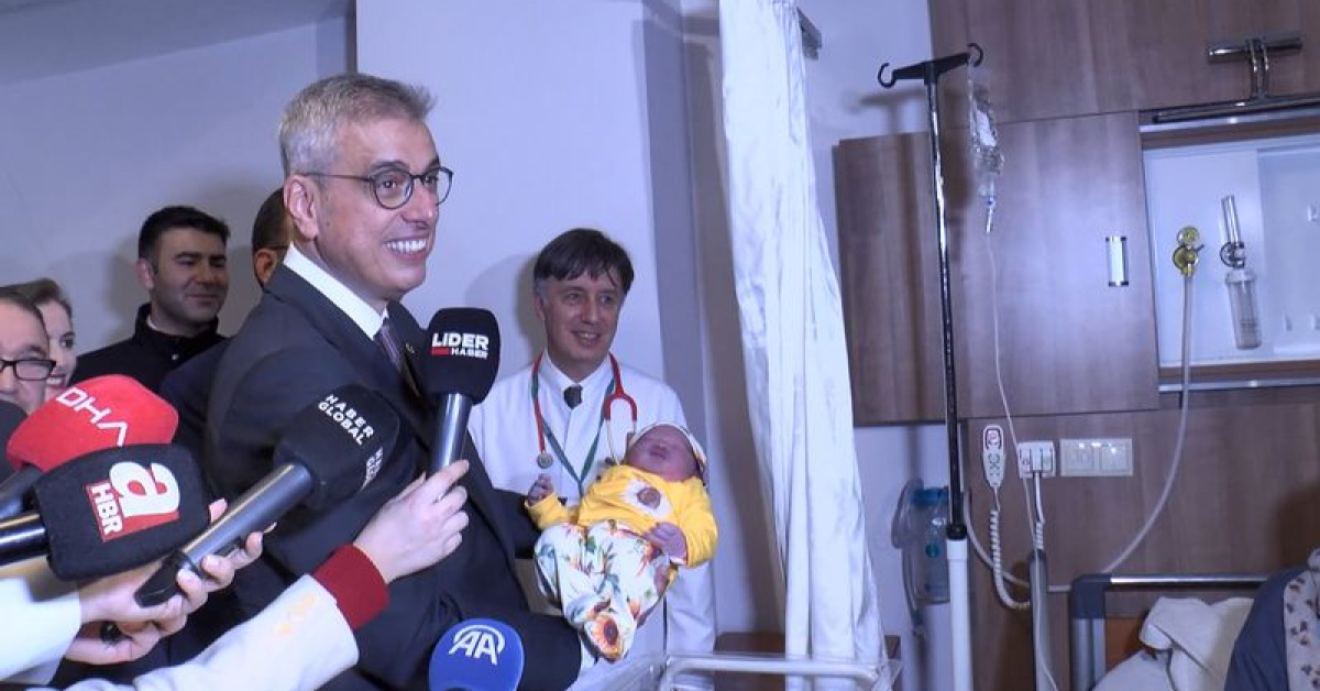 Bakan Memişoğlu yeni yılın ilk bebeklerini ziyaret etti