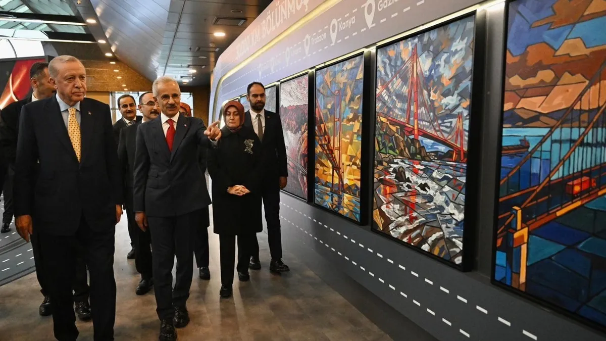 Başkan Erdoğan Karayolları Gayret ve Liderlik Sergisi’ni gezdi