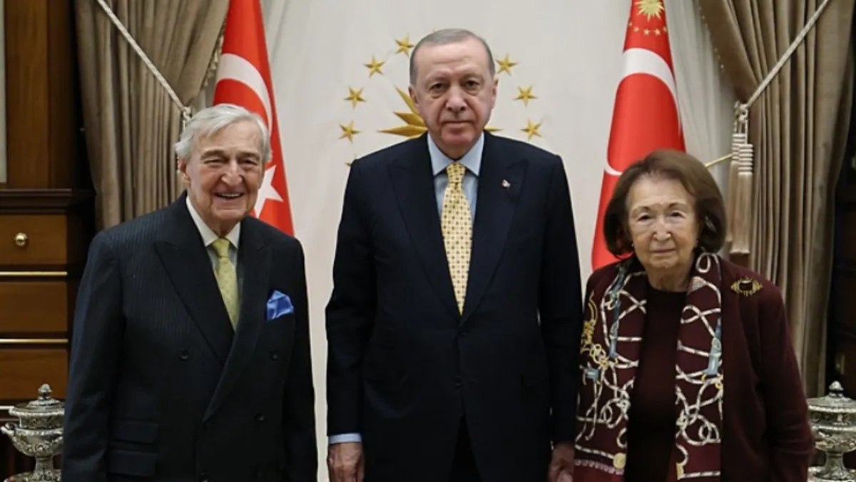 Başkan Erdoğan Külliye’de iş insanları Koç ve Arsel’i kabul etti!