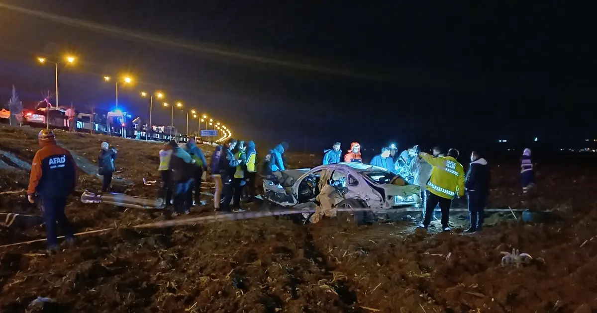 Batman’da katliam gibi kaza. İki araç da şarampole uçtu