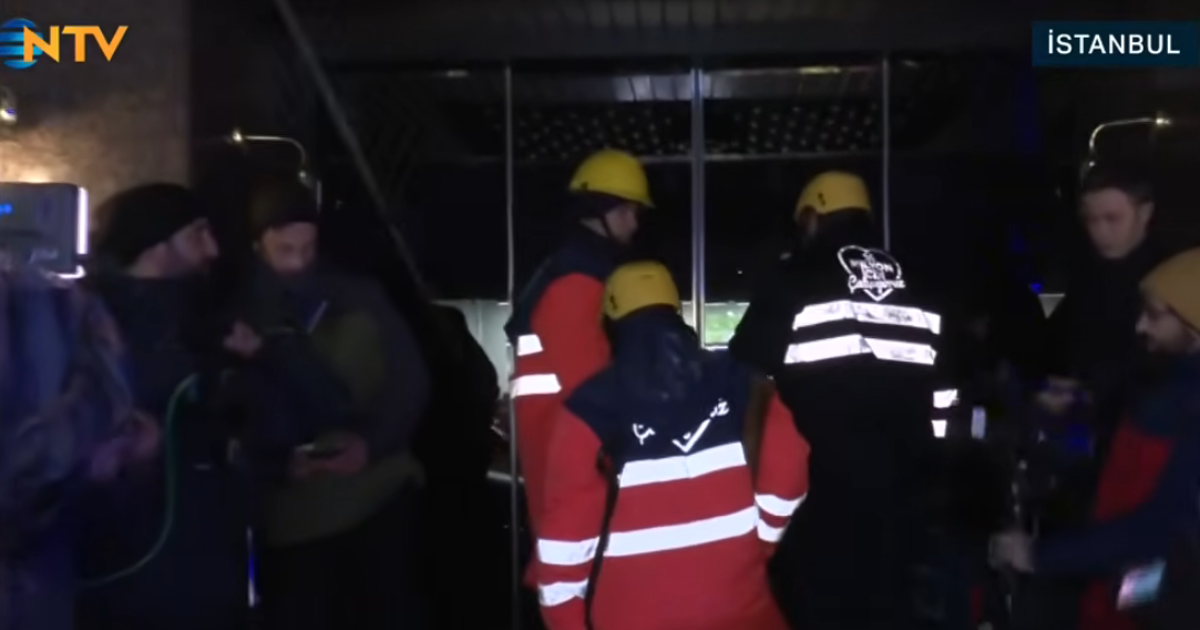 Bebek Otel’de kaçak bölümler yıkılıyor