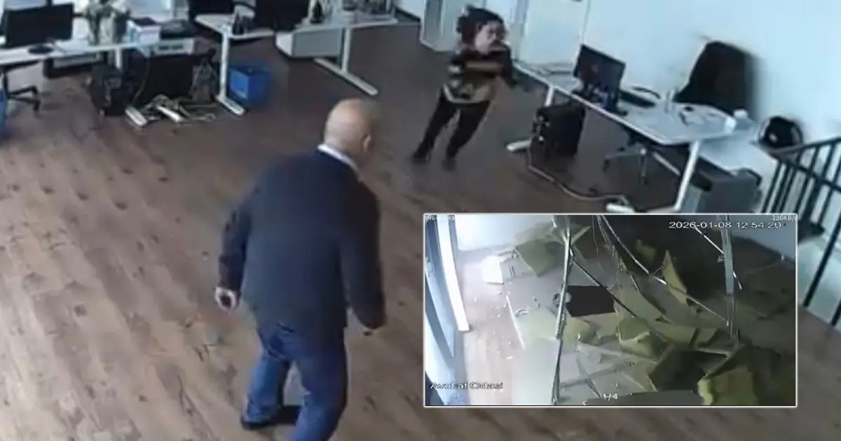 Bursa’da plazanın tavanı çöktü. Facia kıl payı atlatıldı