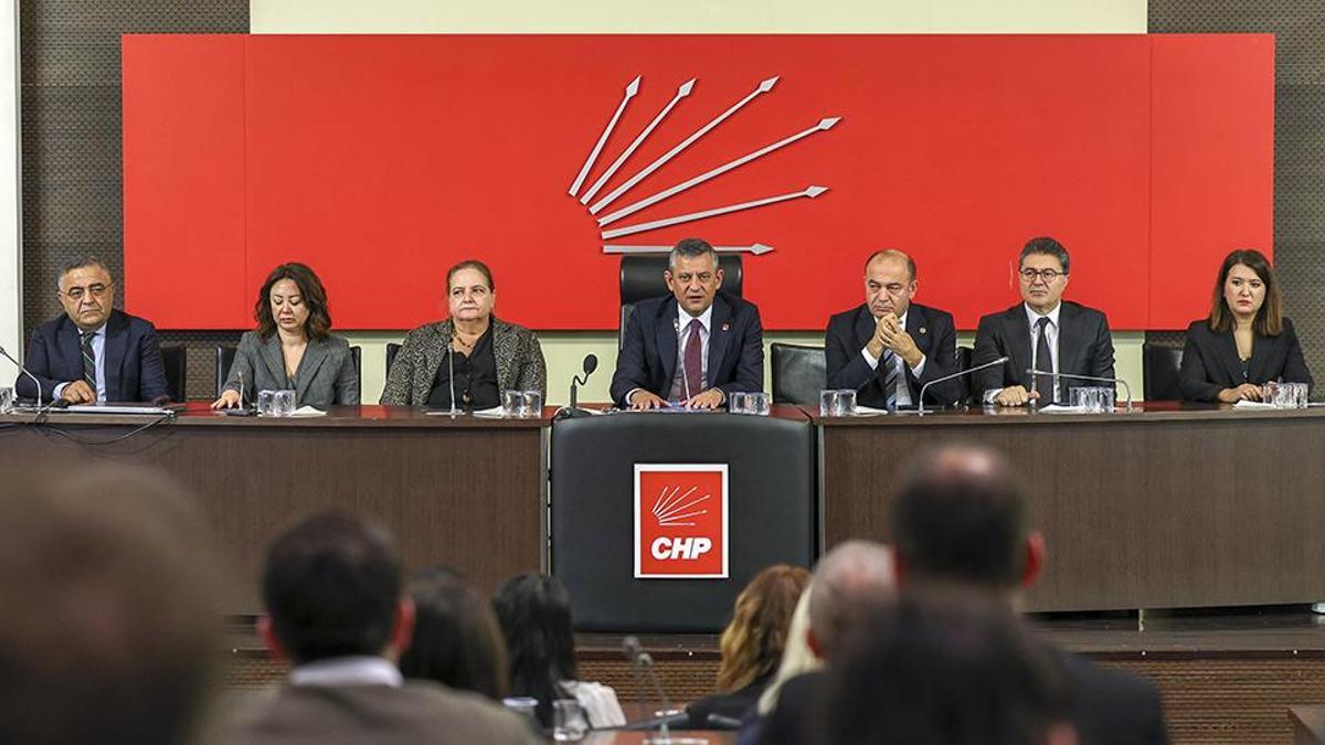 CHP’de toplantı trafiği