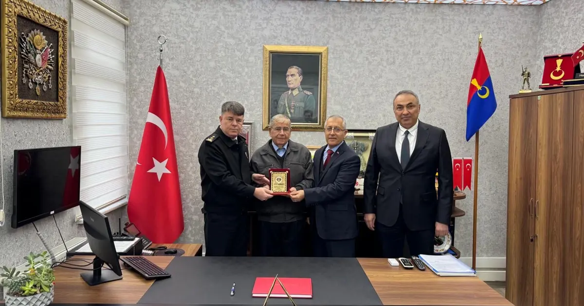 Çiftçi 70 milyonluk mal varlığını jandarmaya bağışladı