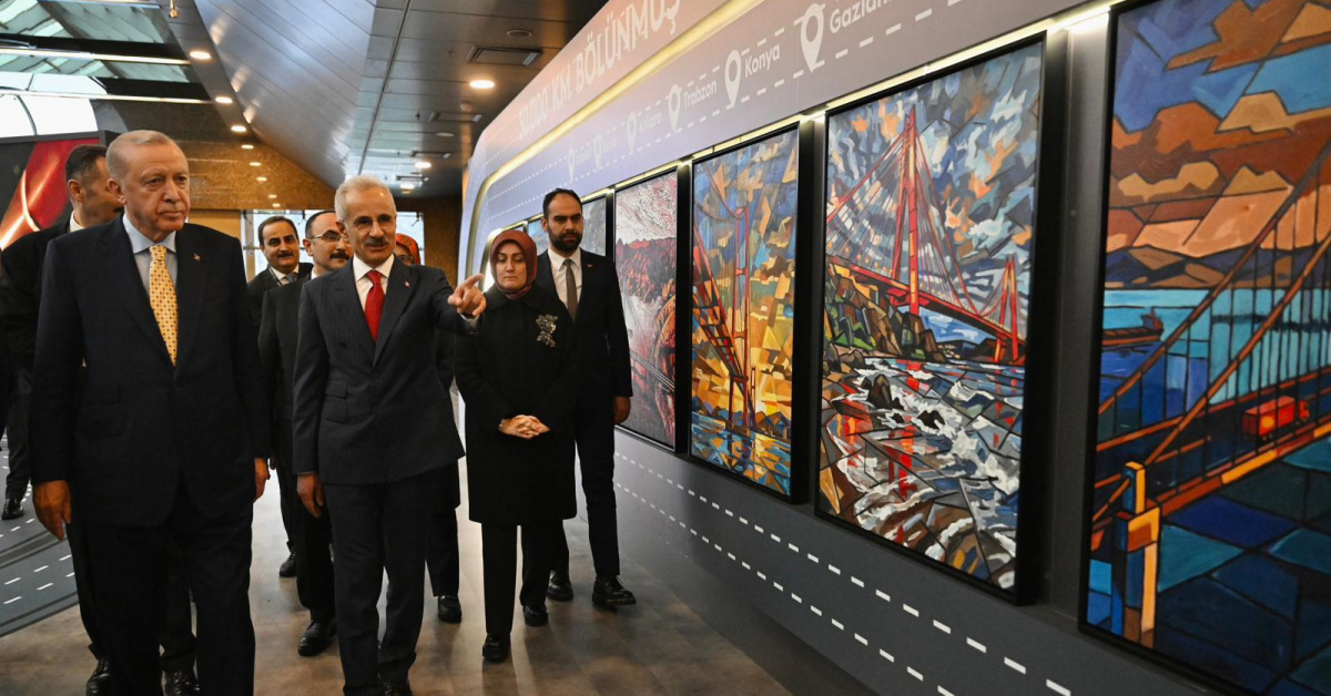 Cumhurbaşkanı Erdoğan ve Uraloğlu, birlikte sergi gezdi