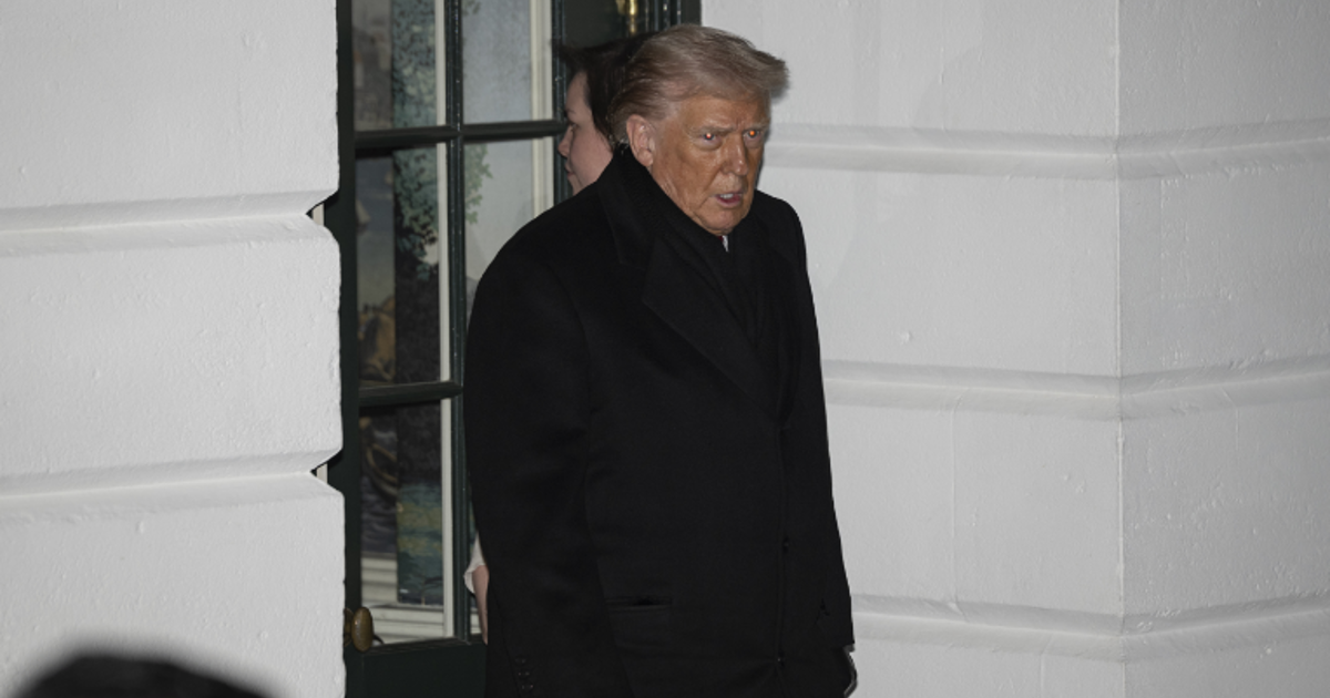 Davos için yola çıkmıştı. Trump’ın uçağında elektrik arızası