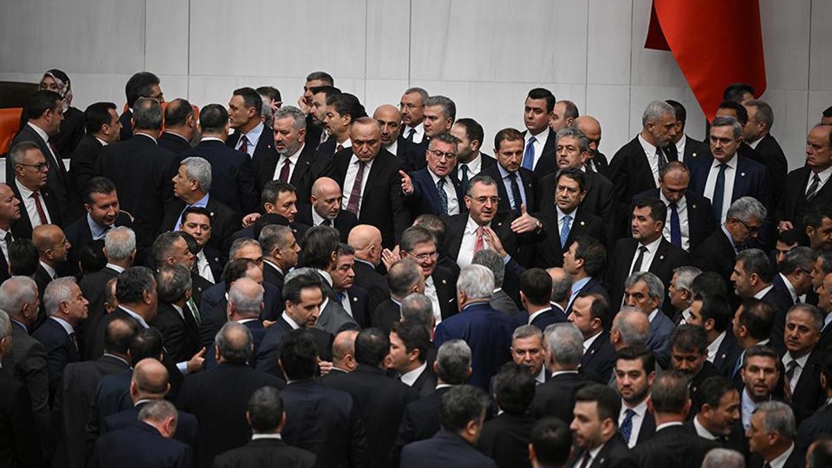 Emekli aylığı düzenlemesi Meclis’ten geçti: Genel Kurul’da arbede çıktı