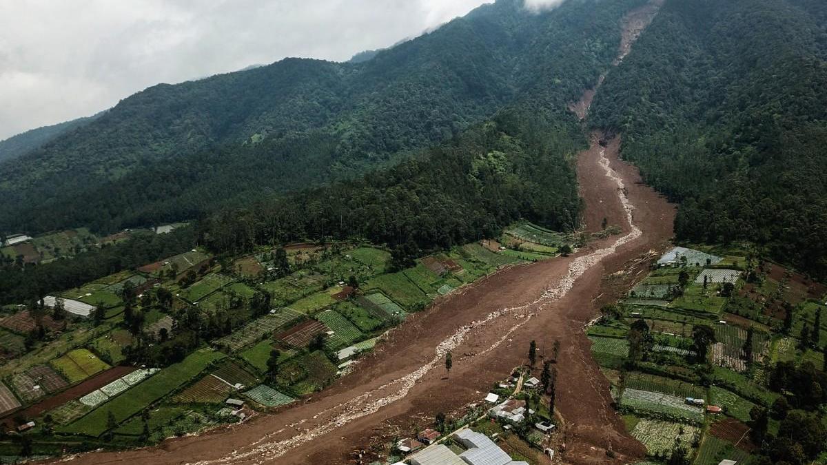 Endonezya’da toprak kayması: Can kaybı 11’e çıktı