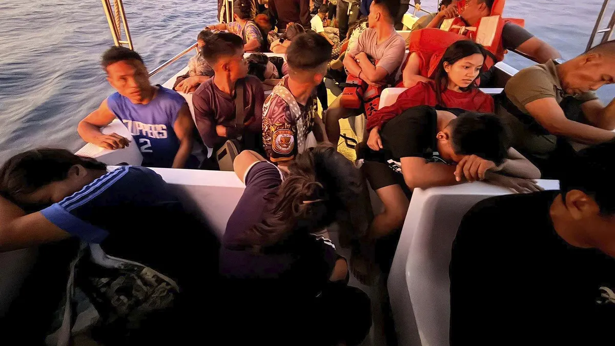 Filipinlerde elim kaza: 359 kişiyi taşıyan feribot battı