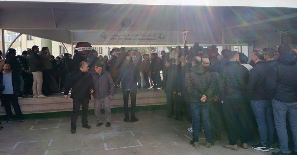 Forkliftin altında kalan işçi can verdi