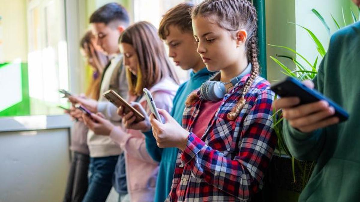 Fransa’da 15 yaşından küçüklere sosyal medya yasağı geliyor
