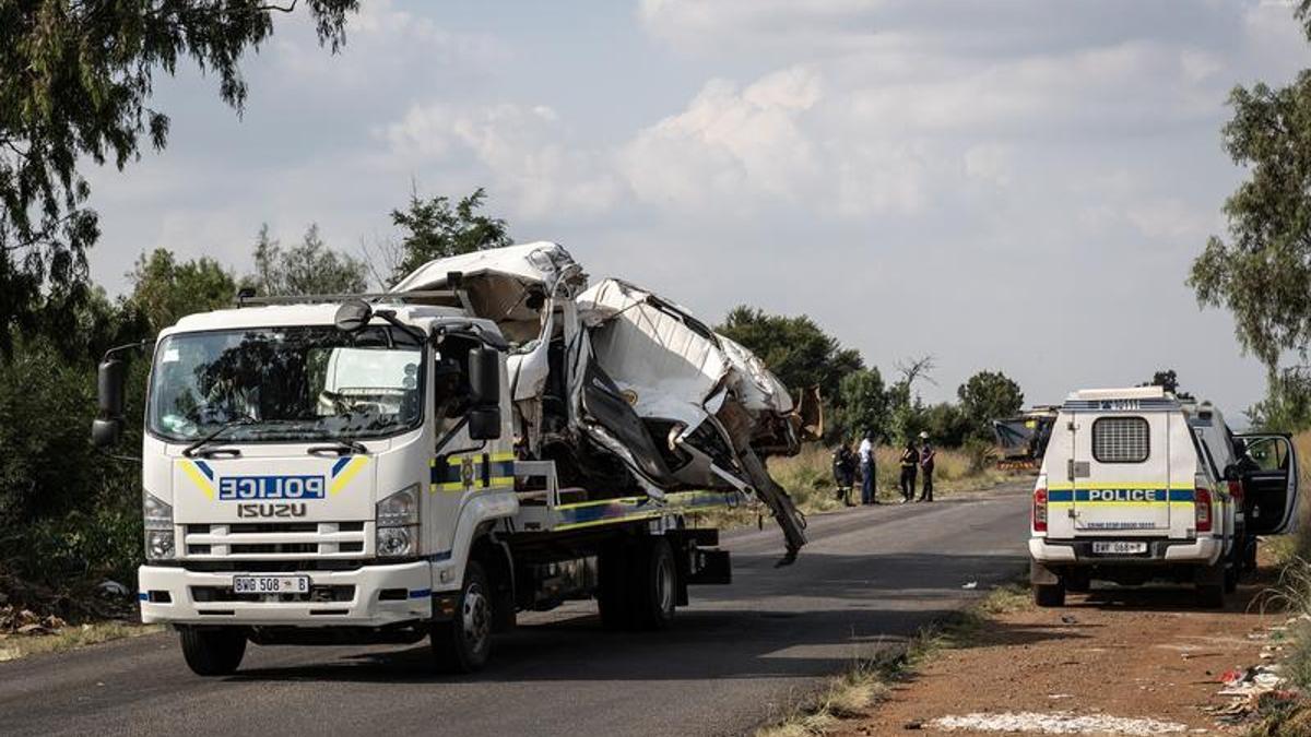 Güney Afrika’da feci kaza: 13 öğrenci hayatını kaybetti