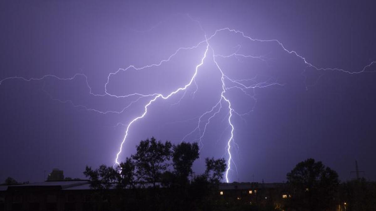 Güney Afrika’da yıldırım düşmesi sonucu can pazarı: 2 ölü, 150 yaralı!