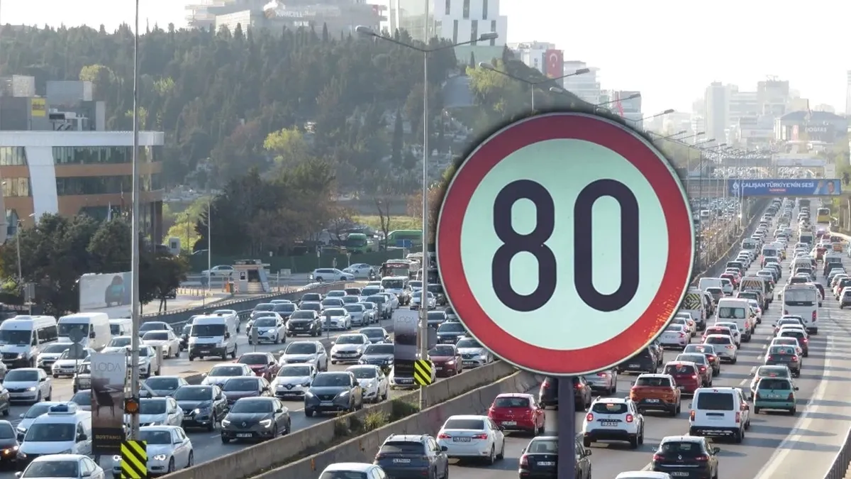 Hız sınırını aşanın ehliyeti geri alınacak!