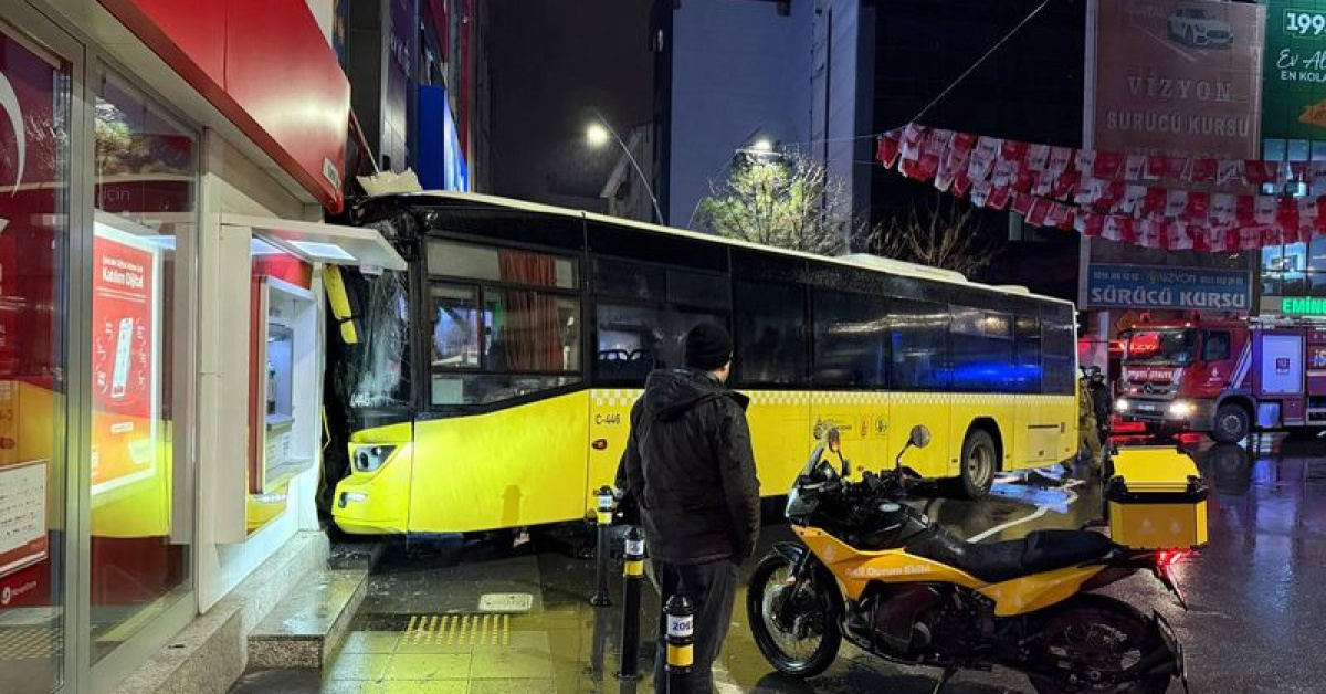 İETT otobüsü binaya çarptı: 6 yaralı