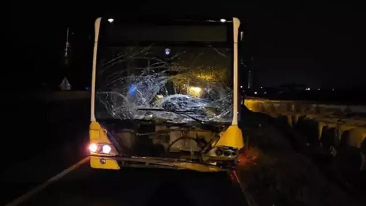 İETT otobüsü hafif ticari araçla çarpıştı: 1 ölü, 1 yaralı