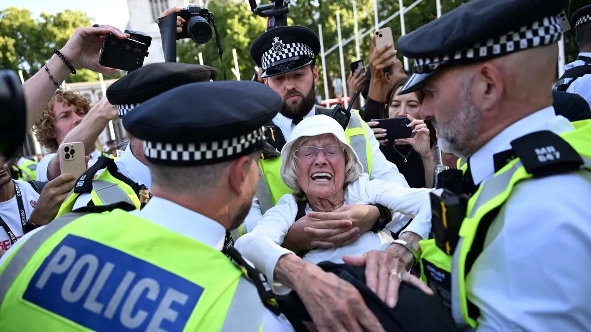 İngiltere’de Filistin eylemine polis müdahalesi: 86 gözaltı