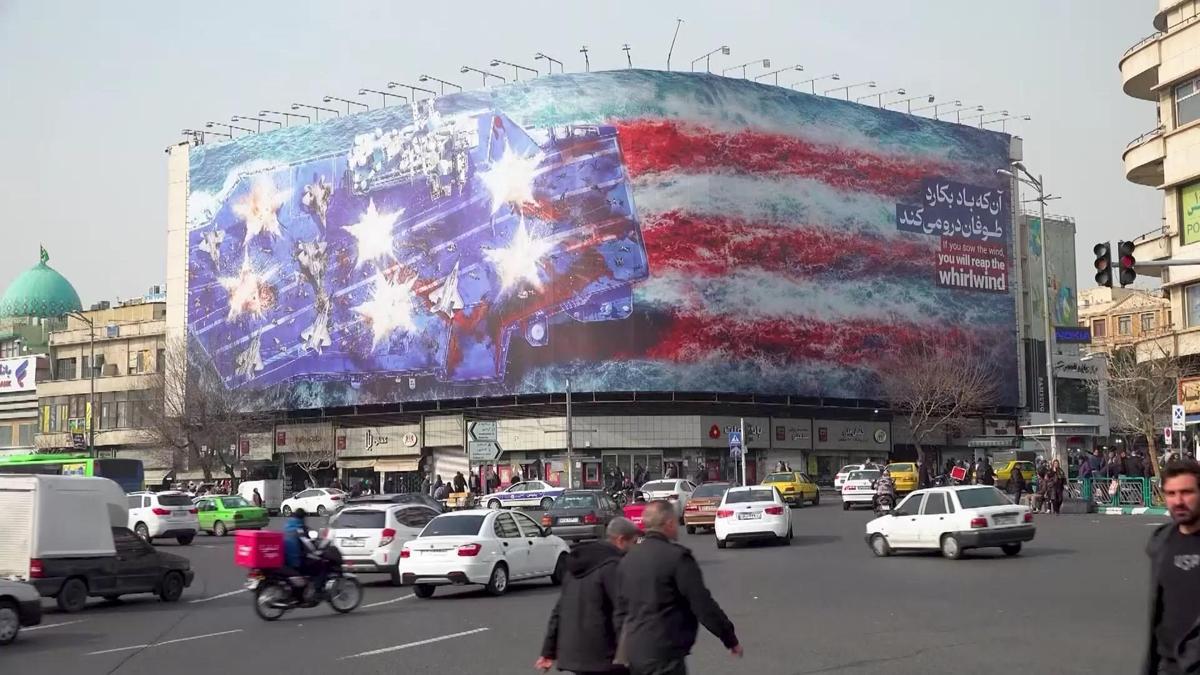 İran’dan Trump’a açık tehdit! Krizi tırmandıran billboard: “Rüzgâr eken, fırtına biçer”