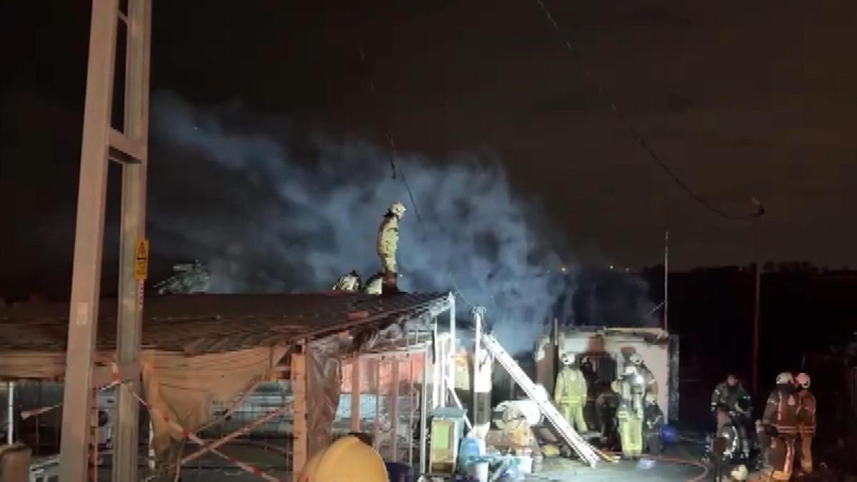 İstanbul – Sultangazi’de iki iş yerinde çıkan yangın söndürüldü