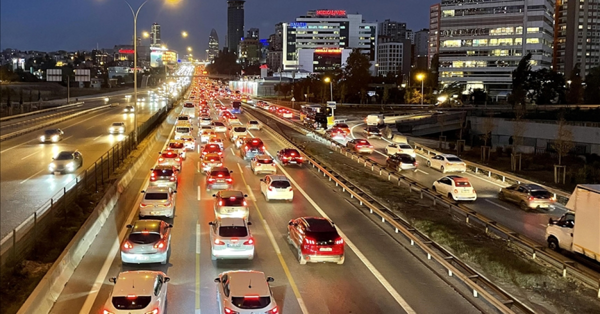 İstanbul’da trafik yoğunluğu yüzde 83’e çıktı
