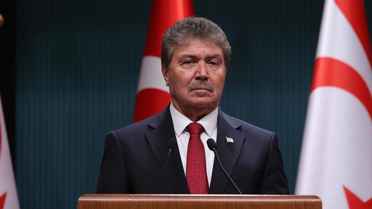KKTC Başbakanı Üstel’den Rum bakana tepki: Türkiye garantördür, işgalci değil