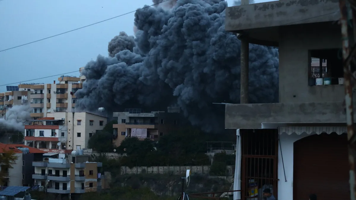 Katil İsrail tekrar Lübnan’a saldırdı! Gazeteciler dahil çok sayıda yaralı var