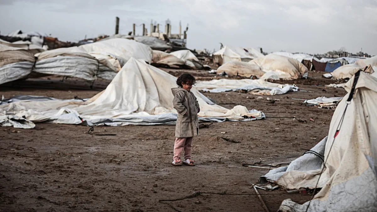 Katil İsrail’den Gazze’ye hava ve topçu saldırıları!