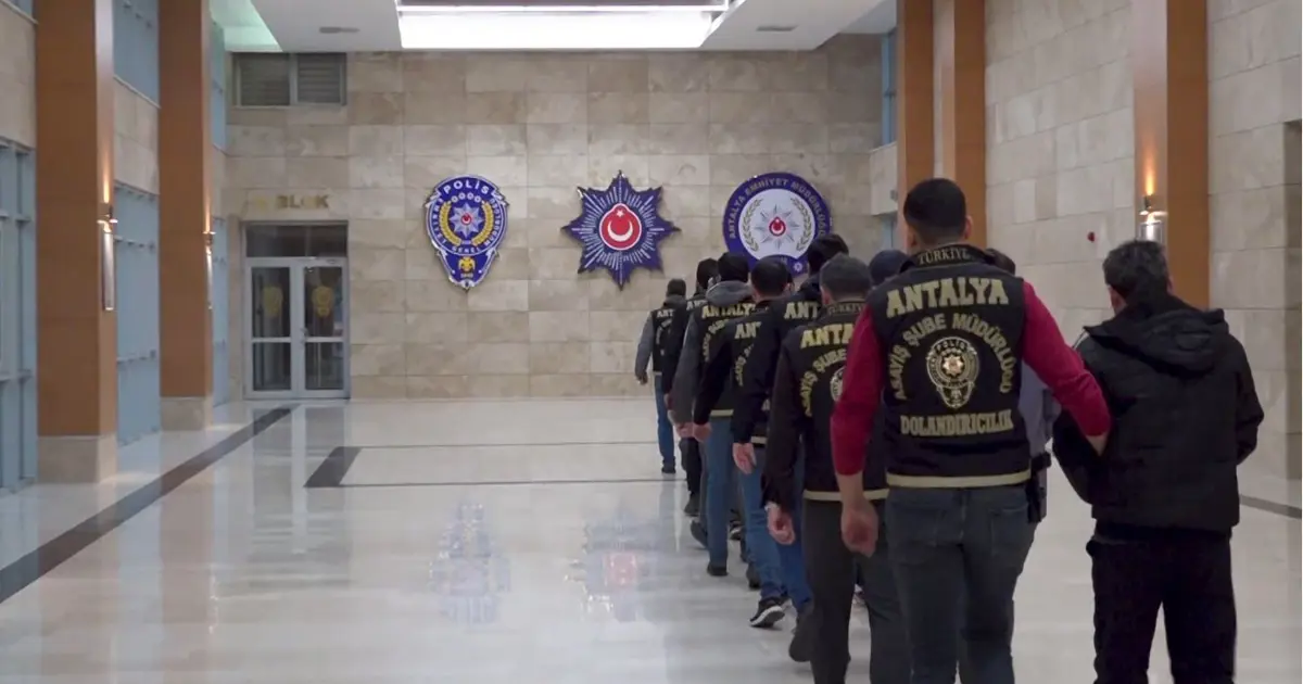 Kendilerini polis ve savcı olarak tanıtan şüpheliler 16 milyon Tl’lik vurgun yaptı