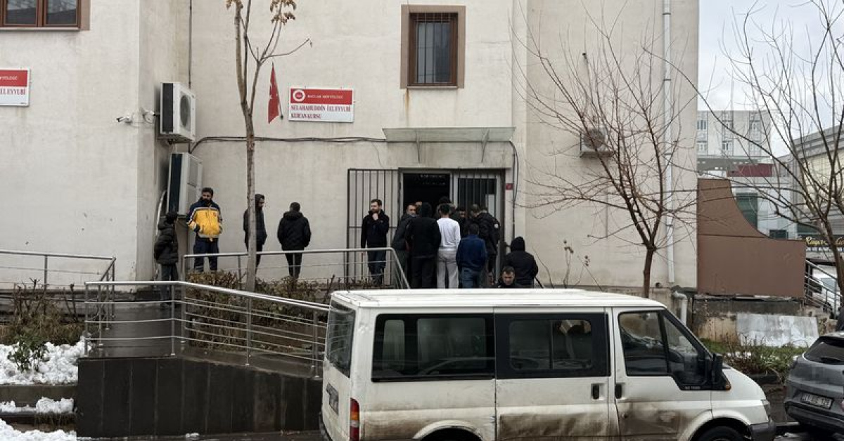 Kursa silahlı saldırı: 1 ölü, 1 yaralı