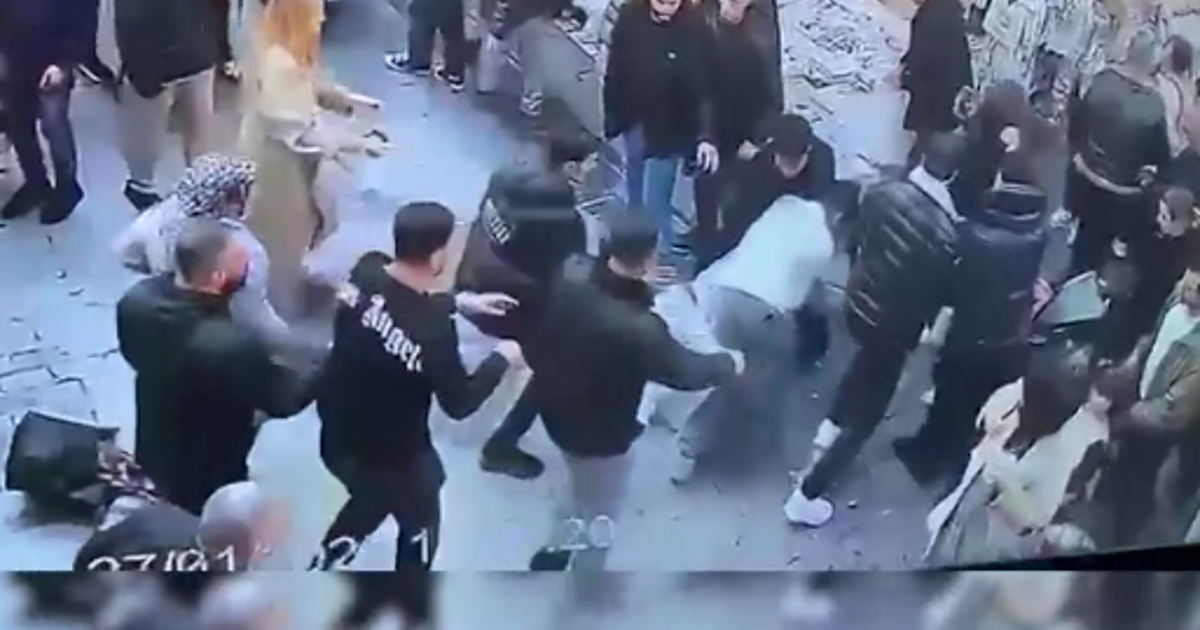 Mahmutpaşa’da hanutçu Çinli turisti dövdü