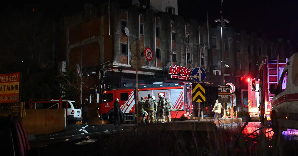 Maslak’ta yangın paniği: Beş araç yandı