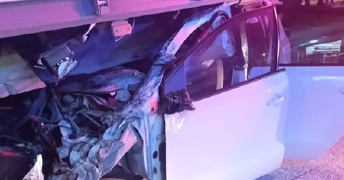 Otomobil, yayaya ve TIR’a çarptı: 1’i ağır 3 yaralı