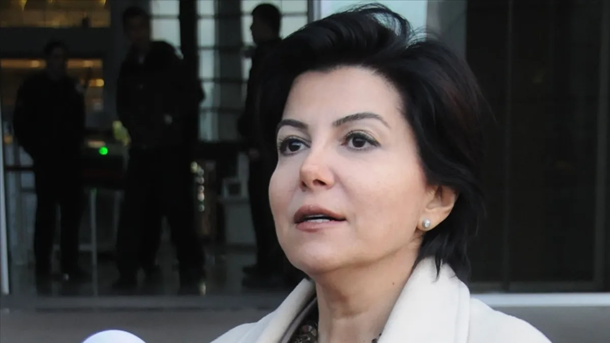 Sedef Kabaş Cumhurbaşkanına hakaret suçundan gözaltına alındı