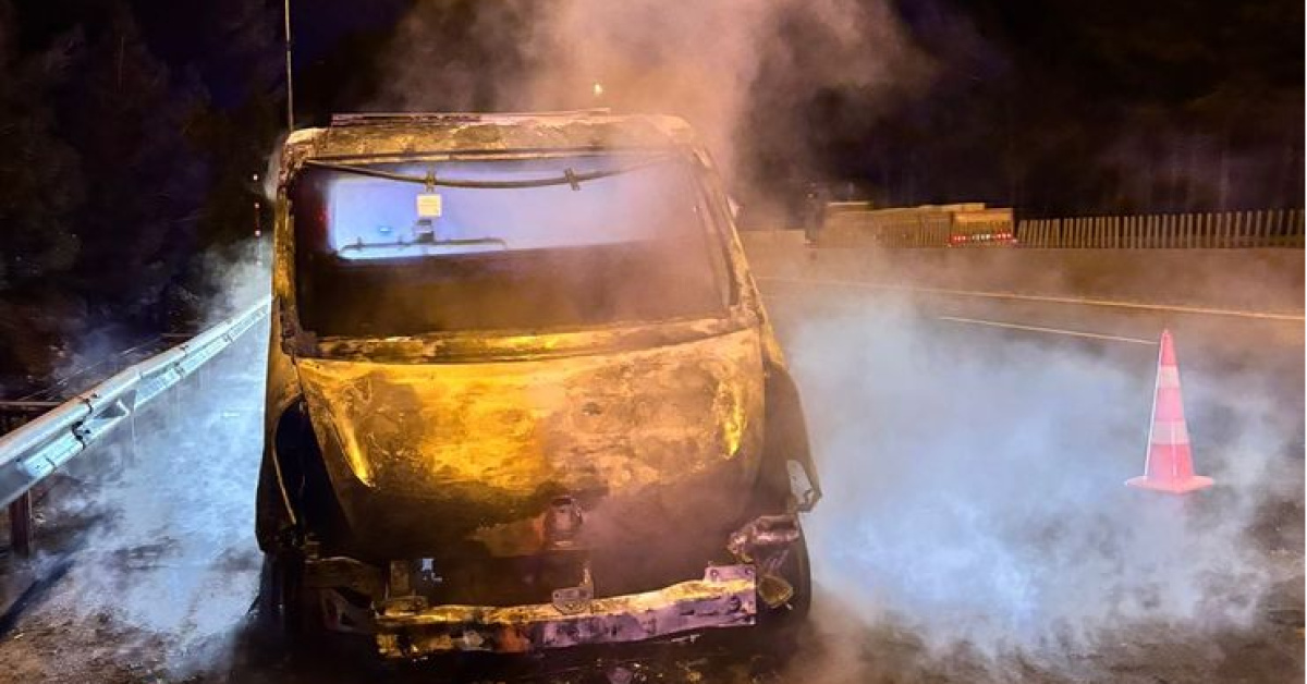 Seyir halindeki çekici yandı