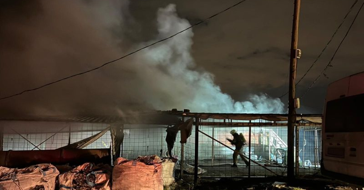 Sultangazi’de iki iş yerinde yangın