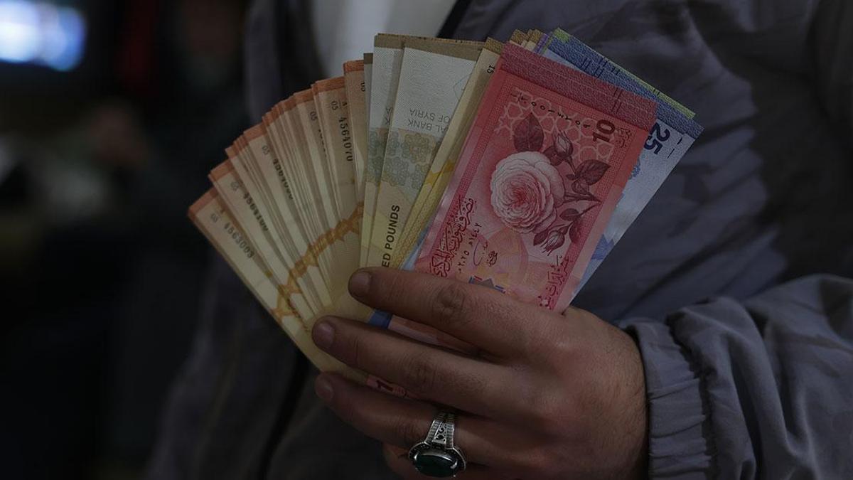 Suriye yeni banknotlarını piyasaya sürdü
