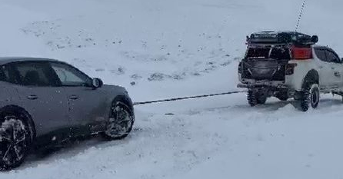 Sürücünün imdadına Off-Road ekibi yetişti