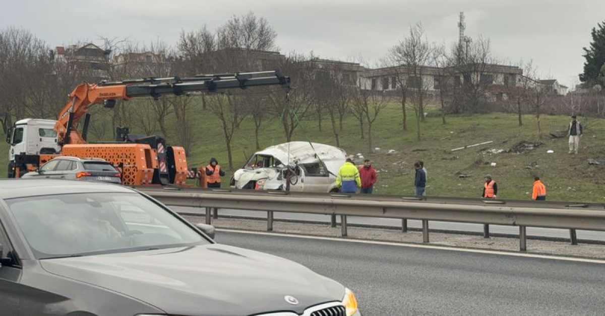 TEM’de iki araç takla attı! 5 yaralı