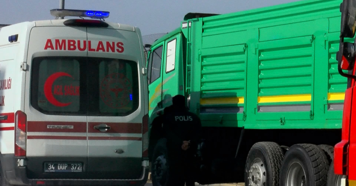 Tamir ettiği kamyonun şoför kabini üzerine düştü!
